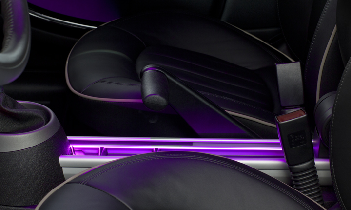 Centre console of a car interior with purple SCHOTT contour lighting