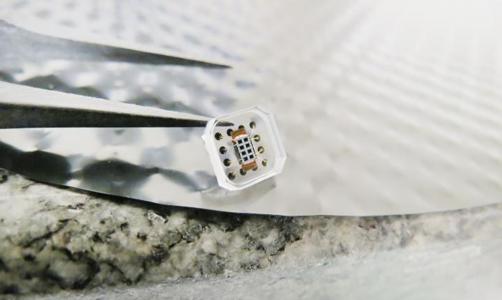 A tiny micro-electro-mechanical system with SCHOTT HermeS® Hermetic Through Glass Vias Wafers 