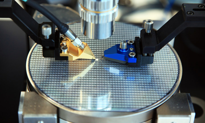 Industrial equipment showing the fabrication of a wafer