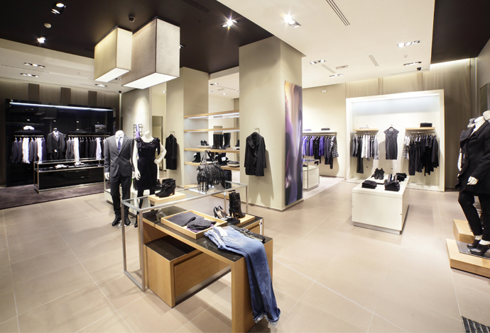 Interior of a clothes store featuring displays made of SCHOTT MIRONA® semi-transparent mirrored glass