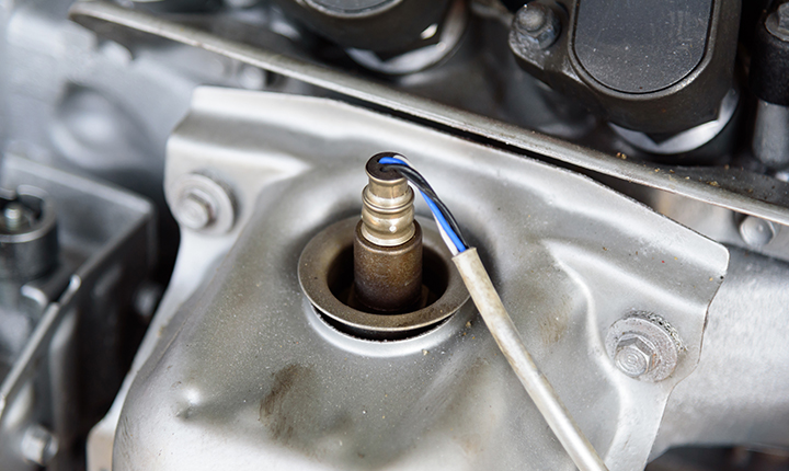 Oxygen sensor at the intake of a vehicle engine	