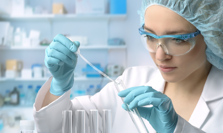 young female scientist performs protein assay in a laboratory