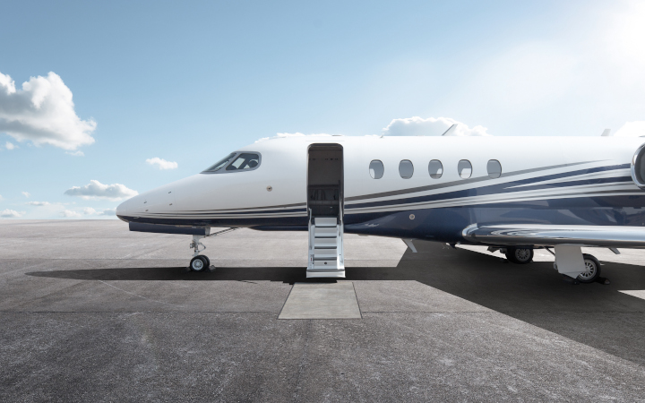 All aircraft are fitted with emergency viewing devices, such as passive fiber optic image guides