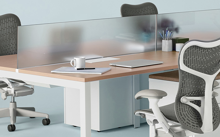 Office interior with desks and partitions made with SCHOTT glass