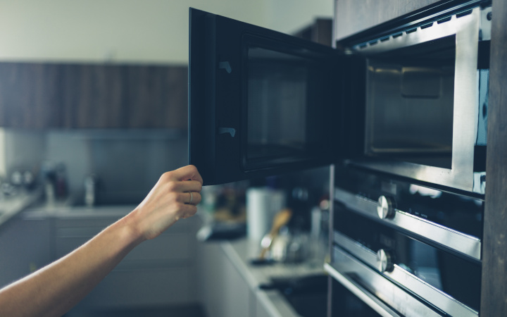 SCHOTT glass materials are ideal for the front panels and plates for microwave ovens