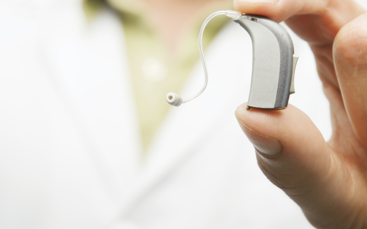 Hearing aid fitted with a battery made with SCHOTT glass products