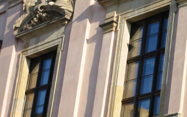 SCHOTT RESTOVER® and GOETHEGLAS glass restore the windows of 18th and 19th century buildings