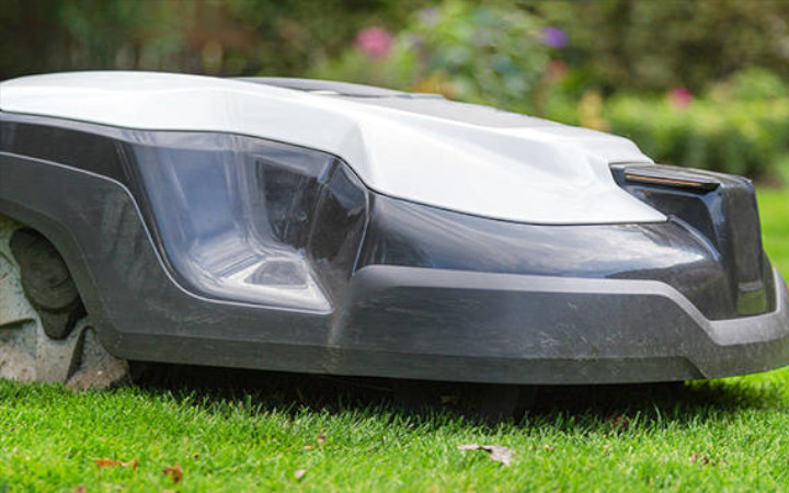 The electronic systems of robotic lawn mowers are protected by SCHOTT components 