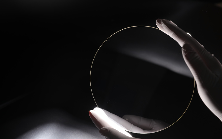 SCHOTT produce a large range of unstructured wafer glasses, such as AF32® and D263®
