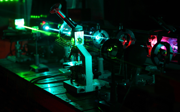 Laser equipment in a laboratory