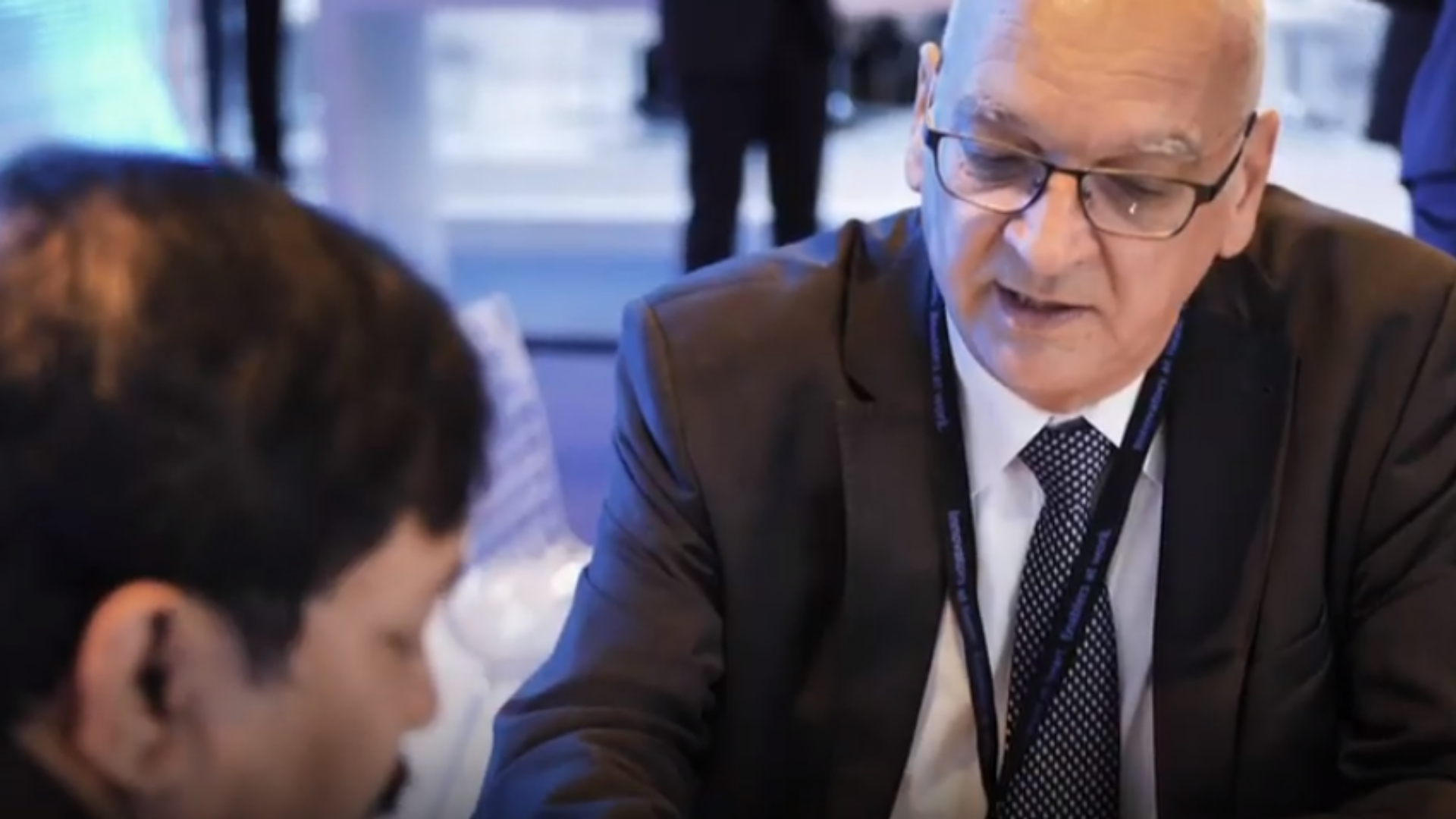 点击以观看肖特注射器专家 Wilfried Manthey 谈论 syriQ BioPure® 玻璃注射器