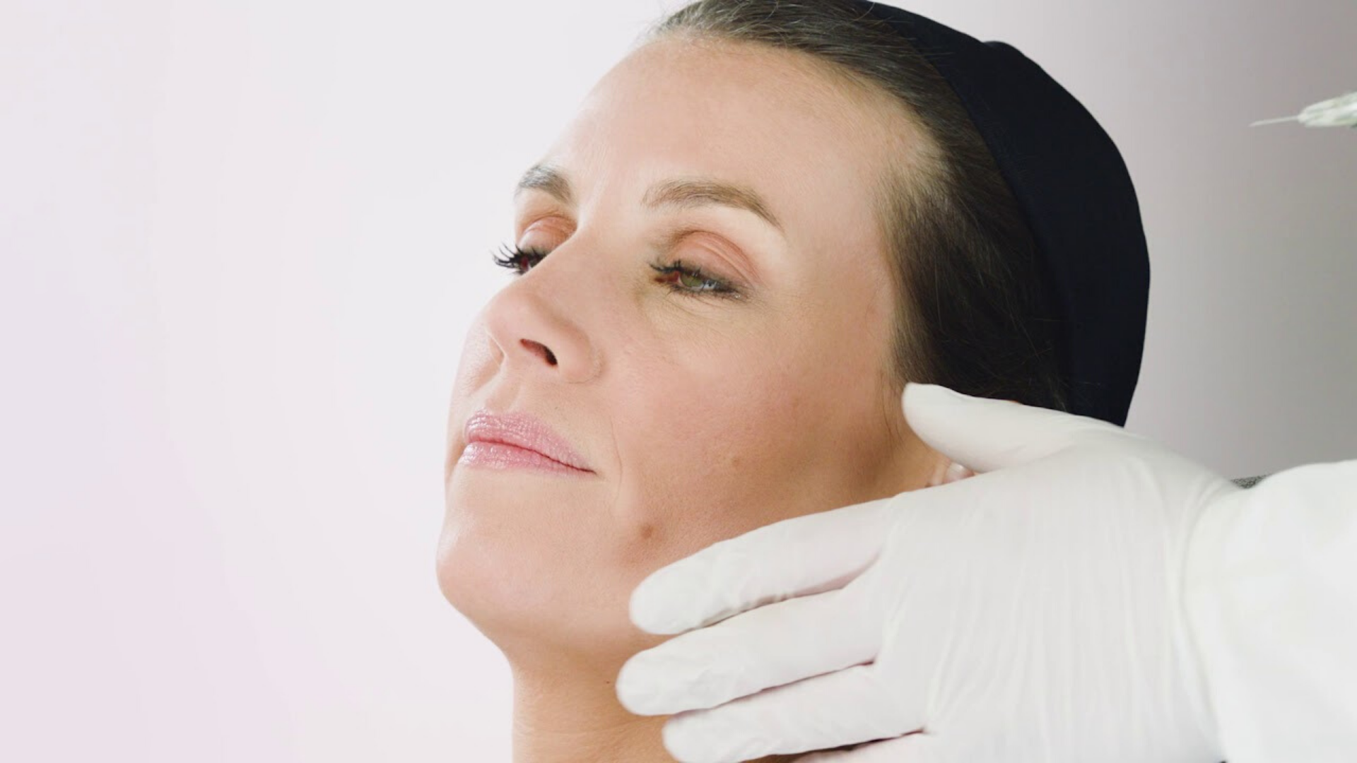 Clique para saber como a SCHOTT TOPPAC® cosmetic oferece uma variedade de benefícios para aplicações cosméticas e médicas