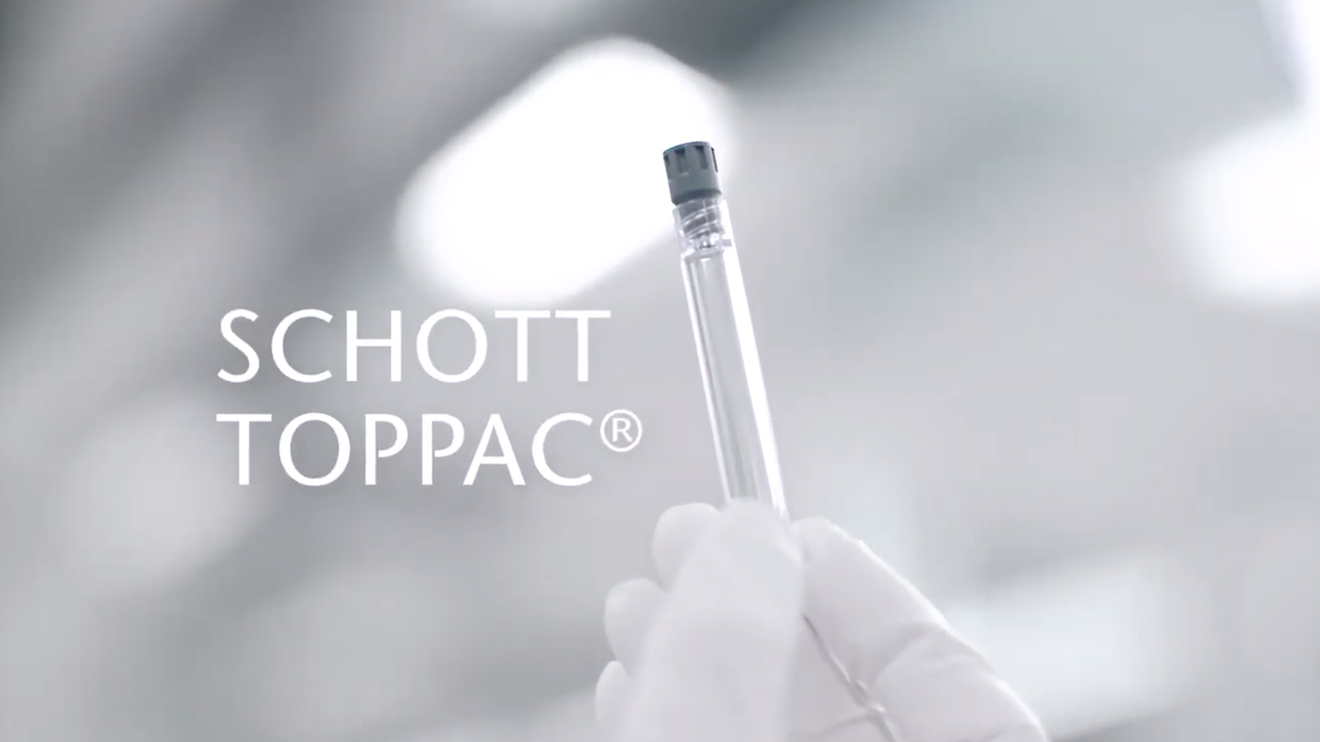 在洁净室生产的 SCHOTT TOPPAC 注射器。