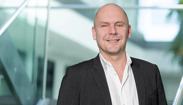 Dr. Folker Steden, Director Product Management & Scientic Services, at SCHOTT