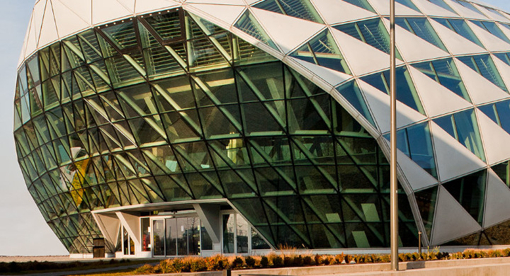 SCHOTT fire-resistant glass provides life-saving protection from fire, hot gases and smoke Exterior of an office building glazed with fire-resistant glass